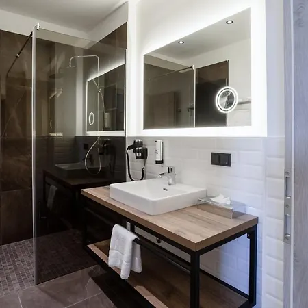 Of Me Klagenfurt Κλάγκενφουρτ