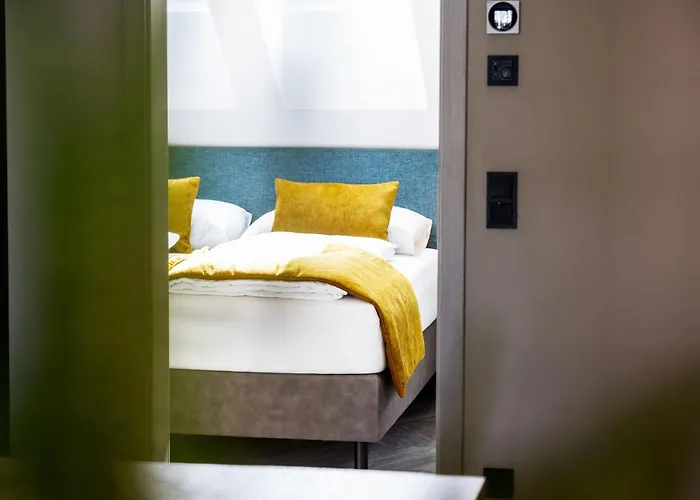 Of Me Klagenfurt * קלגנפורט